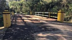 Na foto enviada por um leitor é possível observar que a reforma da ponte sobre o Ribeirão Claro foi concluída recentemente