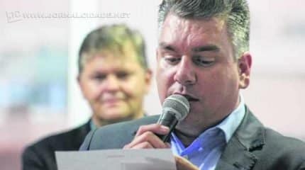 Juninho da Padaria revela ao JC que pleiteia a troca de todas as luminárias no município. André Godoy, presidente da Câmara e do DEM, reforça plano