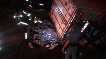 Acidente ocorreu no quilômetro 200 da Rodovia Anhanguera, próximo de Pirassununga (Foto: Beto Ribeiro)