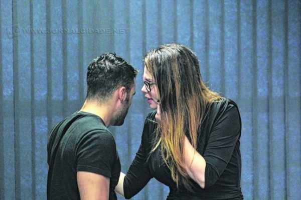 Carol versus Luciano: tucana introduziu assunto do Uber no plenário. No entanto, Luciano do Bonsucesso apresentou o primeiro projeto