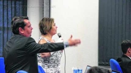 “Primeiro deveria ser falado dessa CPI com todos os vereadores desta Casa”, reagiu líder do PMDB durante sessão dessa segunda (25)