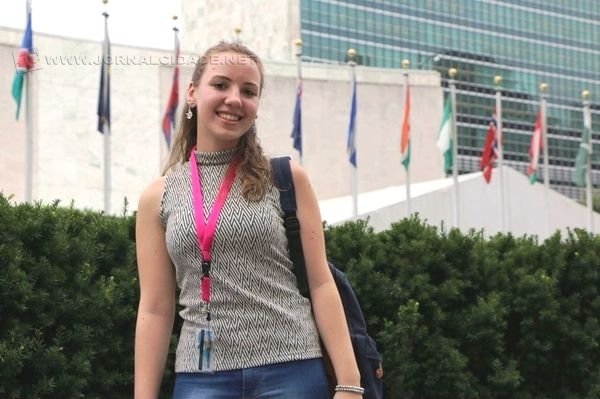 Gabriela Boer, 17 anos, é aluna do ensino médio do Colégio Puríssimo e participou do concurso