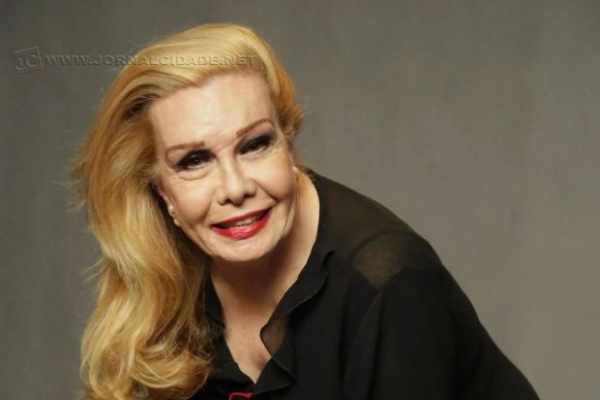 A atriz e cantora Rogéria, de 74 anos morreu na noite dessa segunda-feira, 4, vítima de outra infecção urinária (Foto: reprodução)