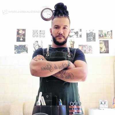 O barbeiro Rogério Préo apresenta o projeto beneficente ‘Mãos que Ajudam’ no NAM