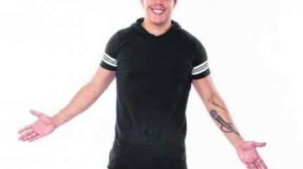 Em ‘O melhor trabalho do mundo’, o artista aborda acontecimentos pessoais e pensamentos distorcidos e divertidos sobre coisas que acontecem normalmente na vida das pessoas