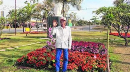 Conhecido como ‘Rotatória do Cristo’, trevo de entrada de Santa Gertrudes recebeu o plantio de flores e nova jardinagem