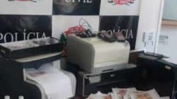 Equipamentos e falsas cédulas de dinheiro em Real foram apreendidos no imóvel do Jardim Novo Wenzel.