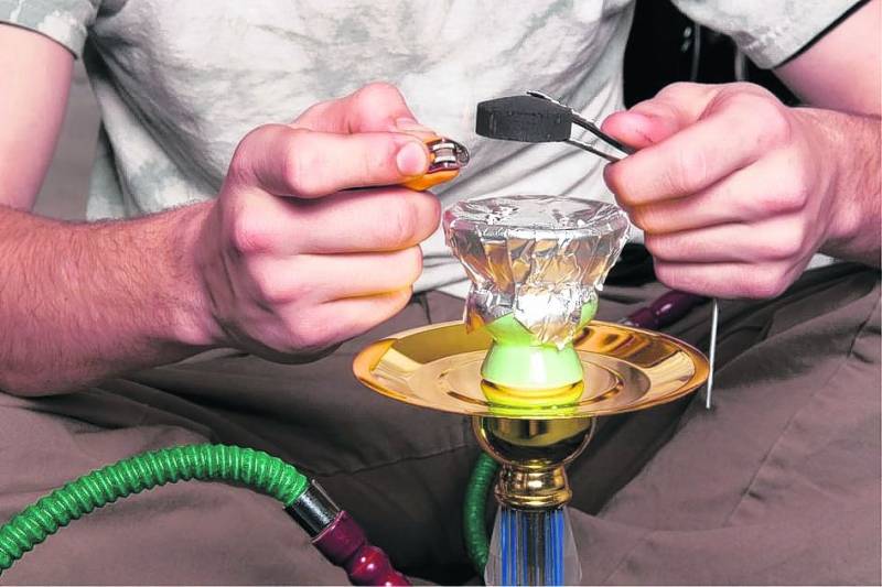 O cachimbo de água egípcio é popularmente conhecido como narguilé (Foto: reprodução)