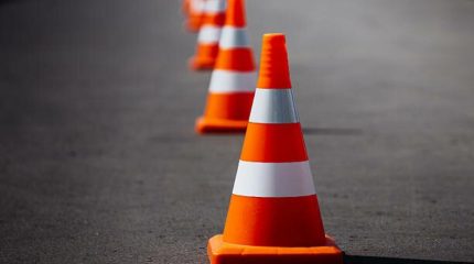 Cruzamento está interditado na Rua 6 Av. M27 para recuperação do asfalto
