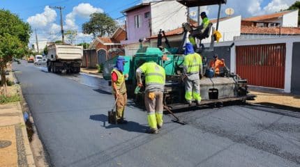 Prefeitura faz recapeamento em trechos da Vila Nova.