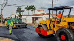 Prefeitura faz recapeamento em trechos do Centro e da Vila Nova