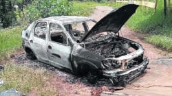 Veículo é encontrado totalmente queimado.