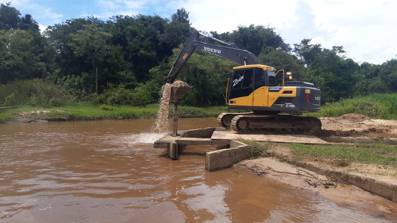 Daae faz limpeza emergencial na área de captação da ETA 2.