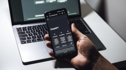 O que é o ChatGPT, a IA que está assustando redatores no mercado publicitário.