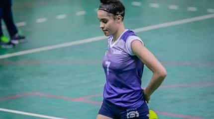 A jogadora de vôlei Ana Oliveira, de 18 anos, rompeu ligamento do joelho esquerdo