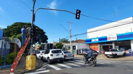 Semáforo da Rua 3-A com Avenida 36-A pode ser acionado pelos pedestres