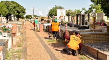 Prefeitura amplia equipe para limpeza no cemitério