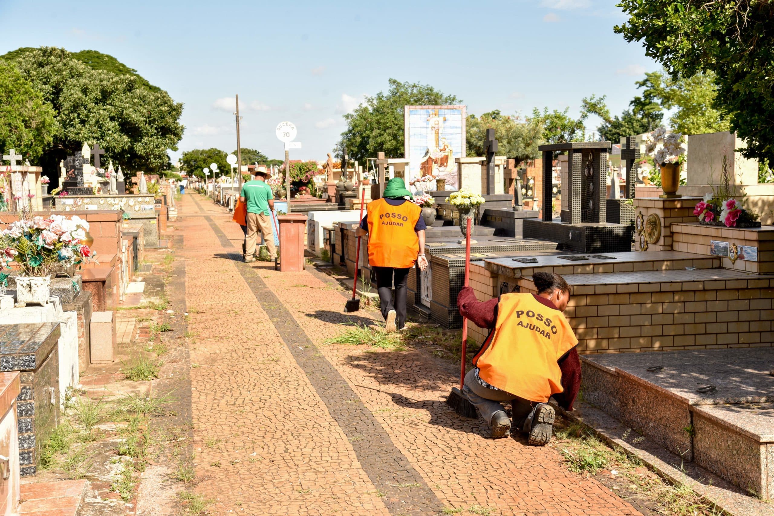 Prefeitura amplia equipe para limpeza no cemitério