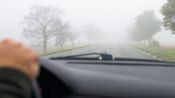 Alerta: trecho com neblina requer atenção redobrada dos motoristas.