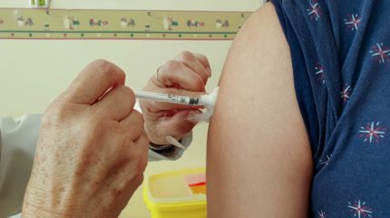 Plantão de vacinação aplicou quase 1.300 doses