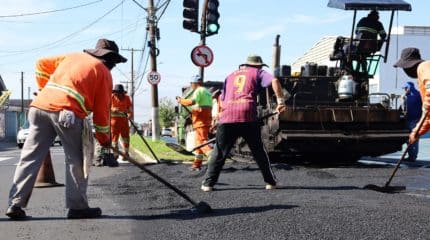 Em 1 ano, prefeitura fez meio milhão de metros quadrados de recapeamento