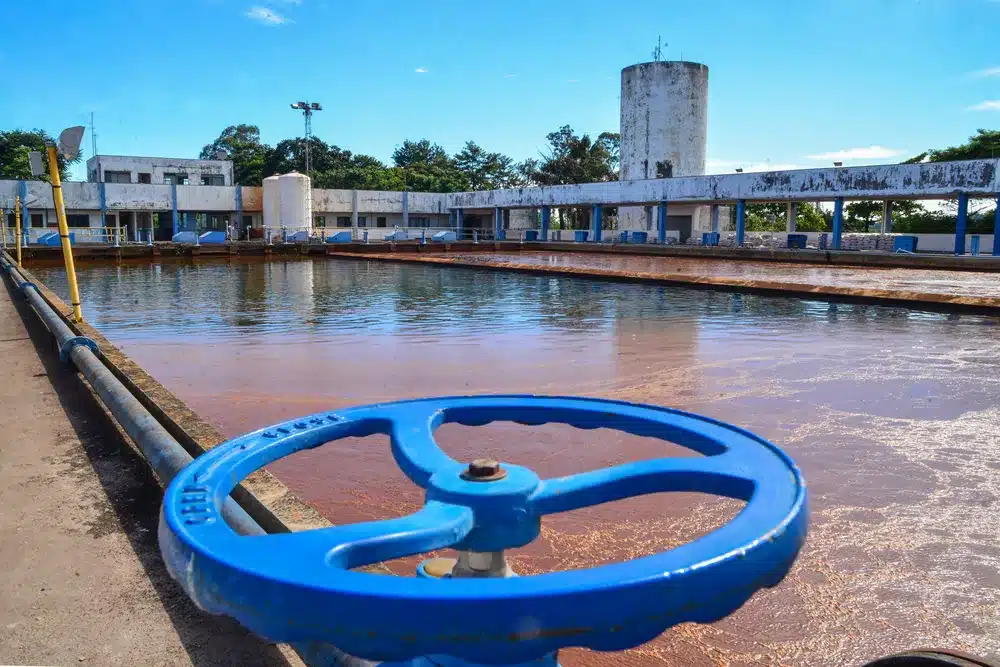Daae instala válvula em reservatório no Nova Rio Claro na manhã de 3ª-feira