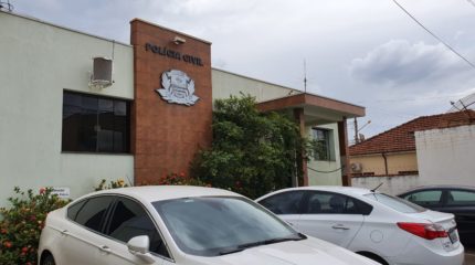 Homem esfaqueia ex-companheira e se entrega à polícia, em Santa Gertrudes