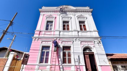 Prédio centenário do Gabinete de Leitura está passando por reforma