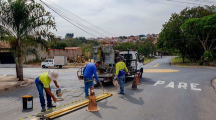 Prefeitura reforça pintura de solo em trecho do Jardim Santa Elisa