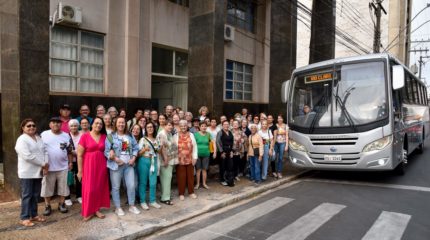 Terceira idade de Rio Claro visita Expoflora em Holambra
