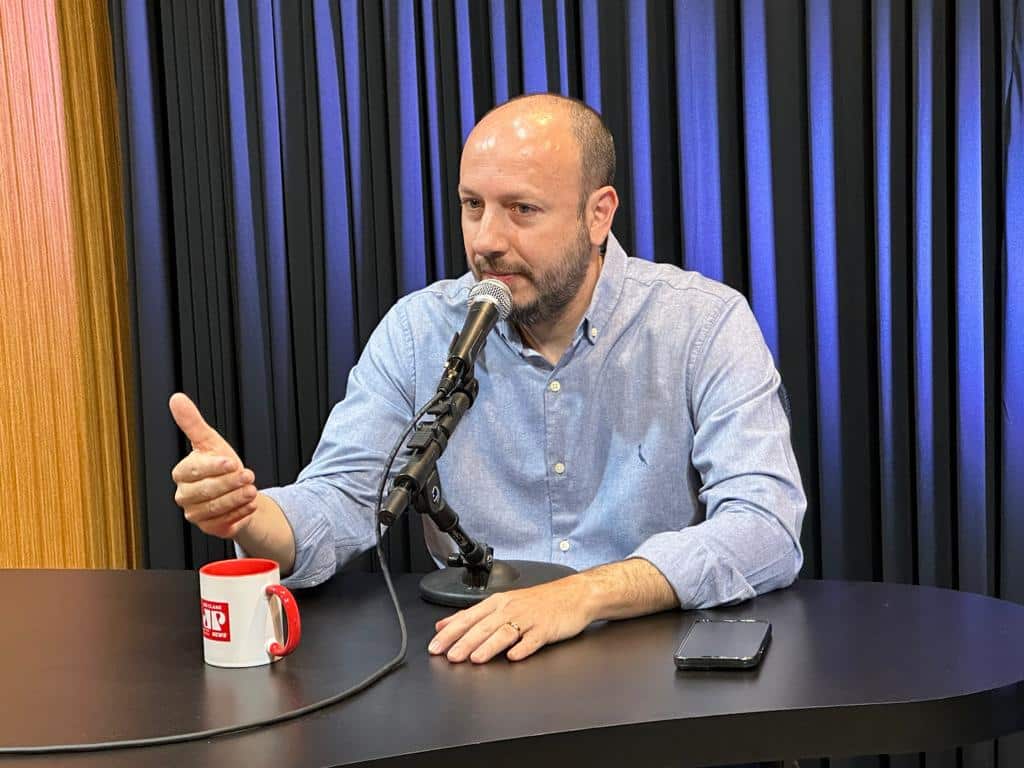 O prefeito Gustavo Perissinotto (PSD) em entrevista nesta semana na Rádio Jovem Pan News Rio Claro FM 106,1