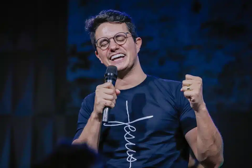 Deive Leonardo soma milhões de seguidores nas redes sociais