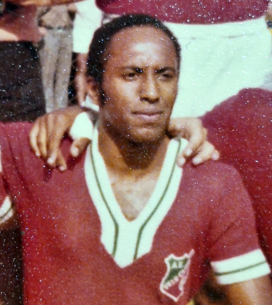Edson Augusto com a camisa do Velo Clube