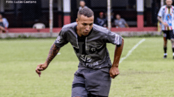 Risco nas quadras e campos de futebol: atletas alertam para segurança