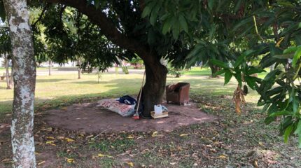 Na Praça da Boa Morte, “acampamento” montado por pessoa em situação de rua foi registrado por vizinho da região