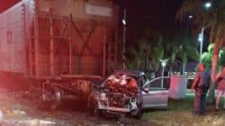 Acidente entre carro e trem no cruzamento da Avenida 07; motorista ficou ferido e recebeu atendimento no local