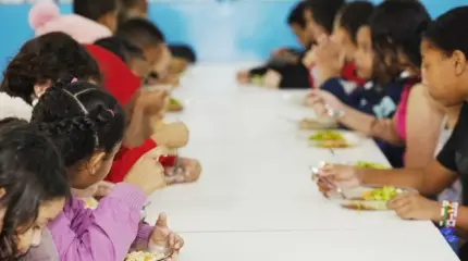 A equipe de nutricionistas da Seduc-SP prepara sugestões de cardápio, visando manter a oferta de refeições balanceadas também durante o mês de julho