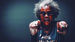 Com sua voz grave e potente, a carioca Sandra Sá é uma das artistas mais completas do Brasil