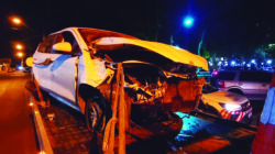 Imagem do veículo que criminoso roubou e acabou batendo