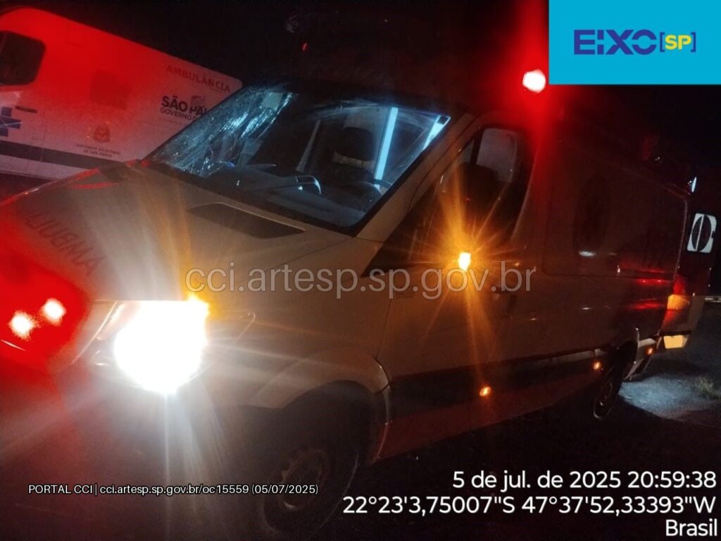 Uma ambulância do Samu atropelou um cavalo na SP-191, em Rio Claro. Apesar da colisão e da morte do animal, todos os ocupantes do veículo saíram ilesos. A rodovia foi interditada temporariamente para a remoção do cavalo