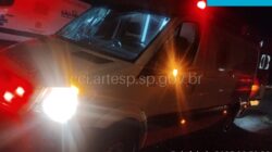 Uma ambulância do Samu atropelou um cavalo na SP-191, em Rio Claro. Apesar da colisão e da morte do animal, todos os ocupantes do veículo saíram ilesos. A rodovia foi interditada temporariamente para a remoção do cavalo