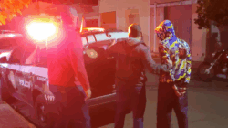 O homem, que mantinha a vítima encarcerada mediante vigilância constante e porte de arma branca, foi preso em flagrante