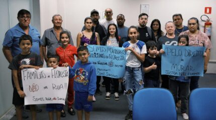 Famílias alvo de despejo da Colônia Fazendinha, que fica dentro da Floresta Estadual, estiveram na Câmara Municipal