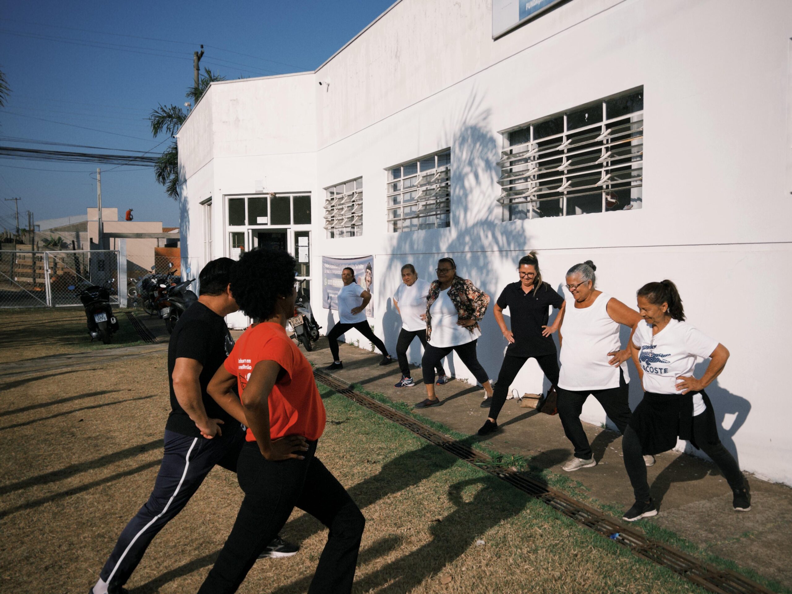 Moradores da região do Jardim Panorama fazem atividades às segundas, quartas e sextas-feiras, gratuitamente