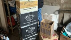 Polícia Civil apreende bebidas falsificadas e arma em operação em Rio Claro