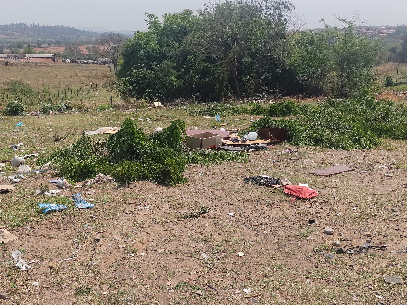 No Jardim Progresso, a própria população está depositando irregularmente lixo, restos de construção e mais resíduos