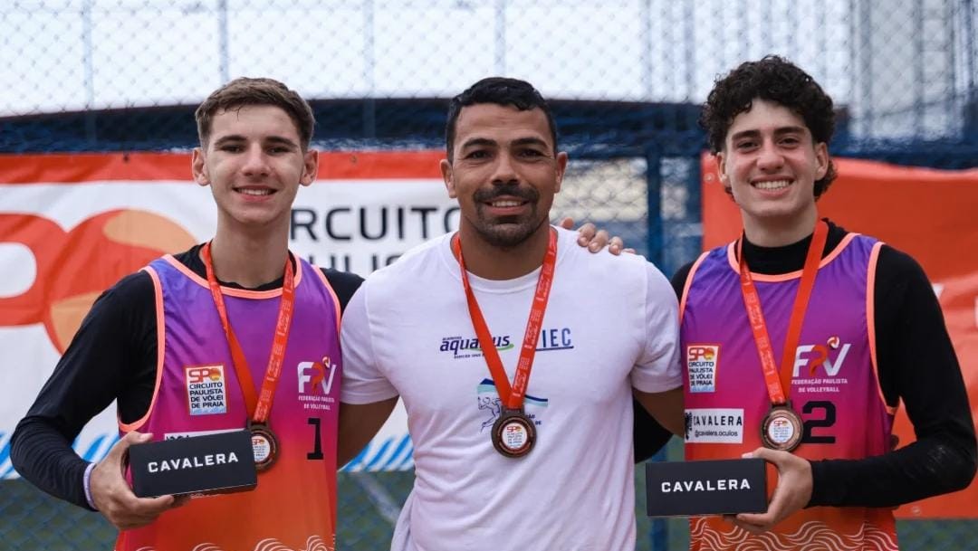 Marco Aurélio, o técnico Thiago Gean e Murilo: conquista do terceiro lugar entre paulistas