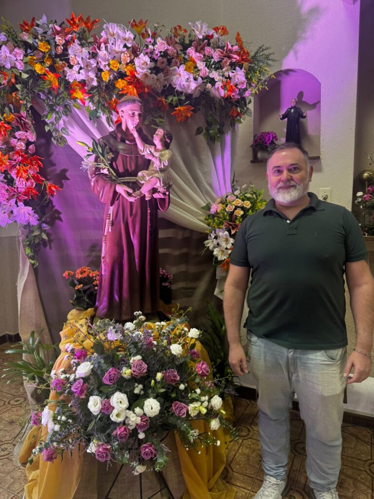 Luciano Svenson é devoto e morador da Vila Paulista