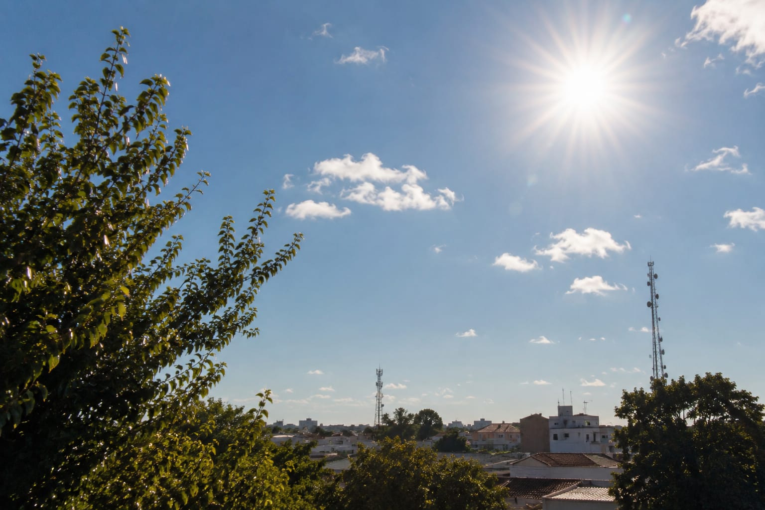 Sol em Rio Claro; calor; sol; céu azul