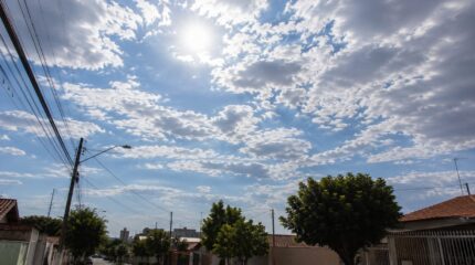 Sol em Rio Claro; sol; Rio Claro; céu azul; nuvens; calor